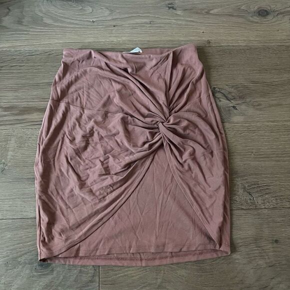 Lovers + Friends Women's Camila Twist Skirt in Nude Pink Size Small - Picture 2 of 5